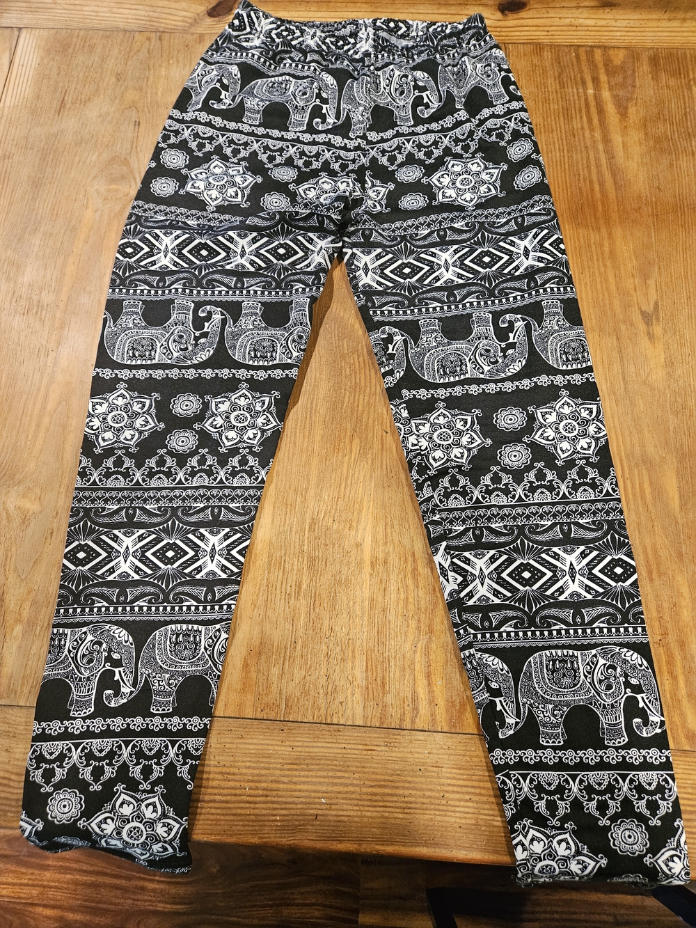 Source Unknown Black & White Elephant Pattern Leggings